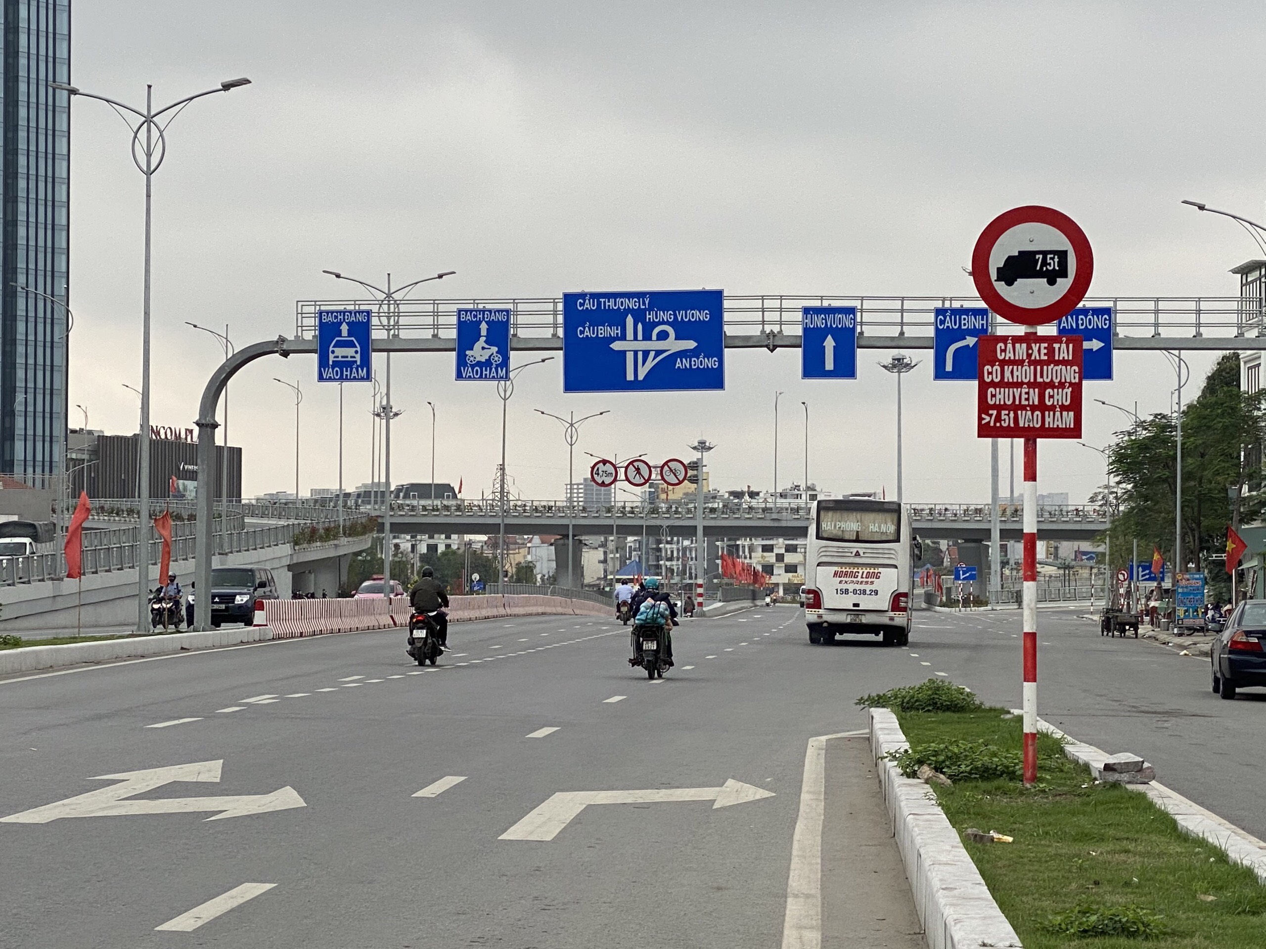 Cấm xe tải có khối lượng chuyên chở lớn hơn 7,5 tấn  vào hầm chui nút giao Nam Cầu Bính và đường Bạch Đằng